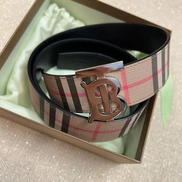 ベルト Burberry Lb Signature Rev 30Mm Lgl Reversible Leather Signature Belt in Black/soap - Women